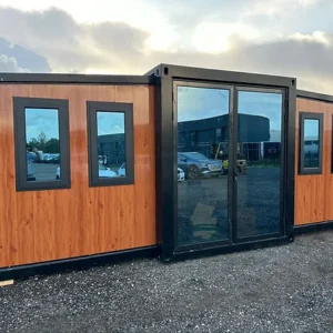 Mobiler Wohncontainer / Luxusholz